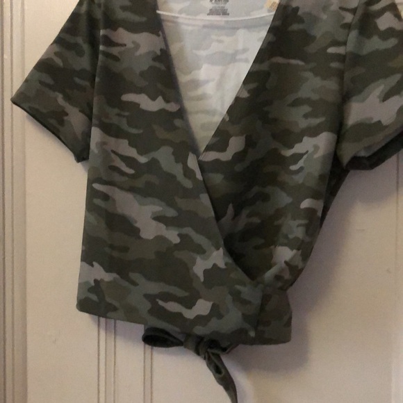 Blouse - Picture 2 of 3